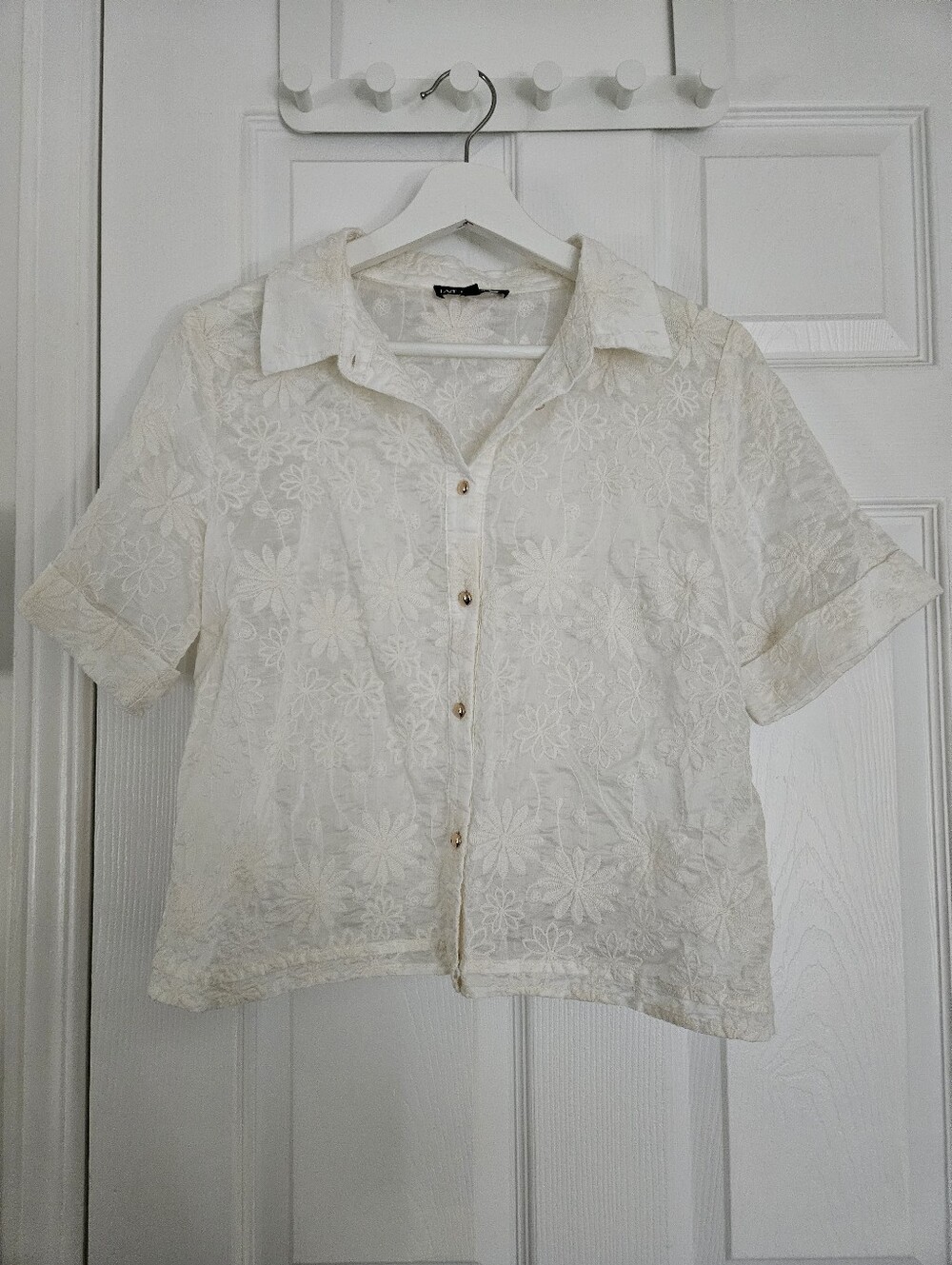 Button-Front Cream Floral Embroidered Short-Sleeve Shirt